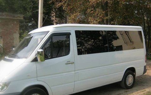 Дефлекторы окон Ветровики Mercedes Sprinter 1995-2006 "Av-Tuning" (по дверям, эконом, на скотче) &mdash; основное фото товара