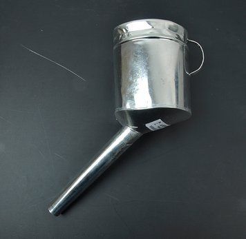 Лейка металлическая Дизель косая широкий носик (Универсальная) Д-1 &mdash; основное фото товара