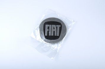 Наклейка на колпаки "Fiat" (90мм) черная (4шт) &mdash; основное фото товара