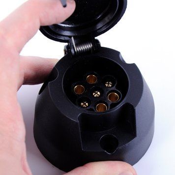 Прицепное пластик "мама" - 12v - 7 pin Влагозащищенный круглый "Польша" с пыльником &mdash; основное фото товара