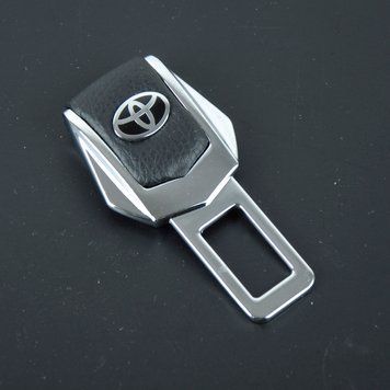 Заглушка ремня безопасности металл "Toyota" (1шт) цинк.сплав, кожа (тип №2) &mdash; основное фото товара