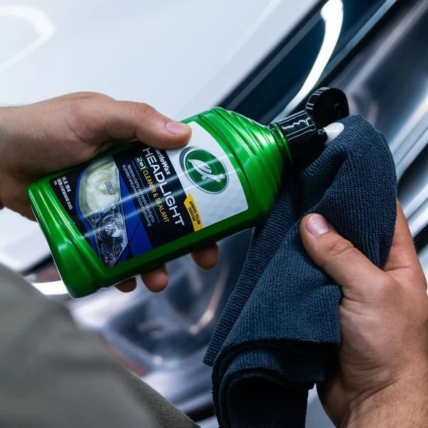 Поліроль для фар Turtle Wax Headlight Cleaner and Sealant 300ml (53182) &mdash; основне фото товару